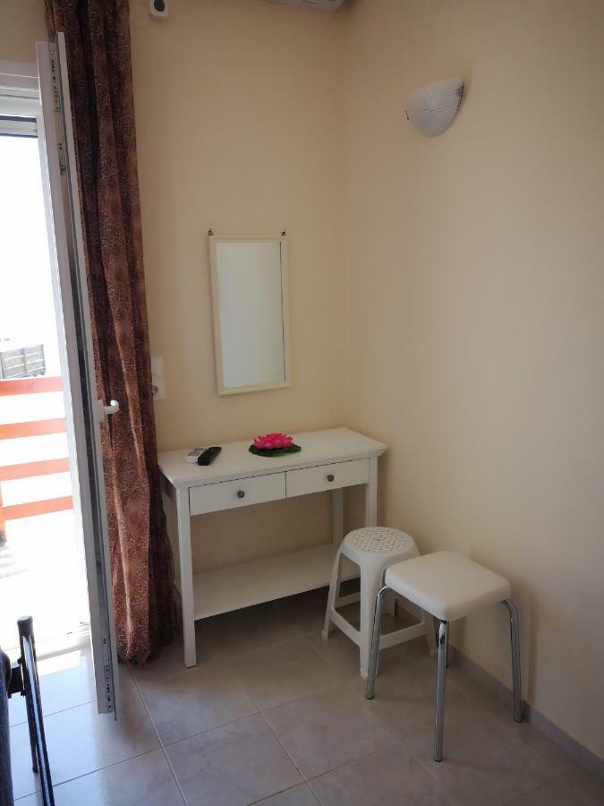 Apartment Alexis Armeno Marathiás Exteriör bild